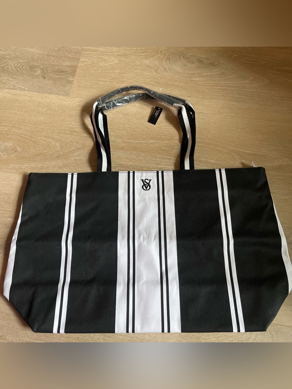 VS Victoria’s Secret Beach Black White Monogram Weekender Overnight Tote Bag NWT